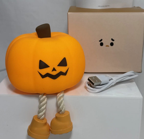 Luluboo® Nightmare — la veilleuse citrouille en silicone (version renfrognée)